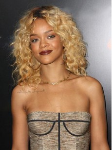 Rihanna Lang Blond Lockig Spitzefront Echthaar Perücken